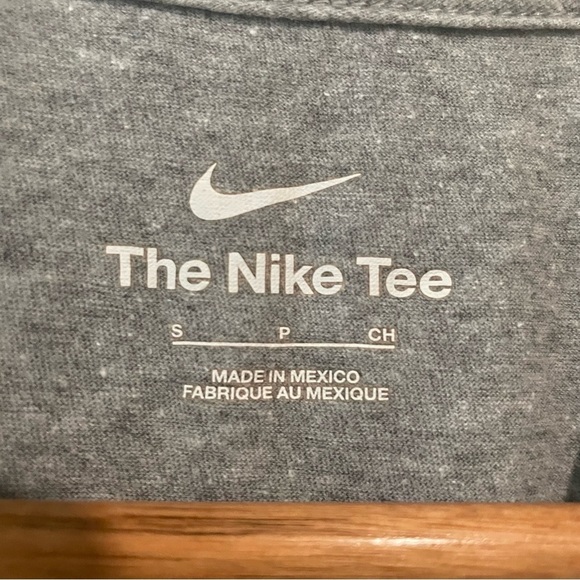 Nike soccer ⚽️. Men's Gray Short Sleeve Tee size small - Picture 3 of 8